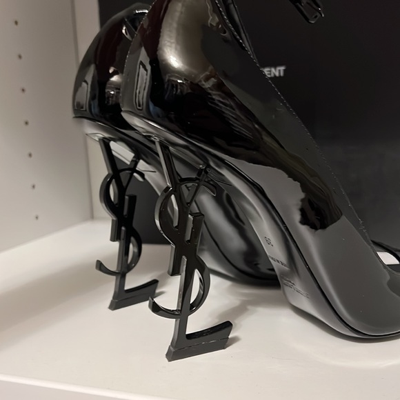 Yves Saint Laurent Shoes - Saint Laurent size 39 pumps like new 🌹💘special